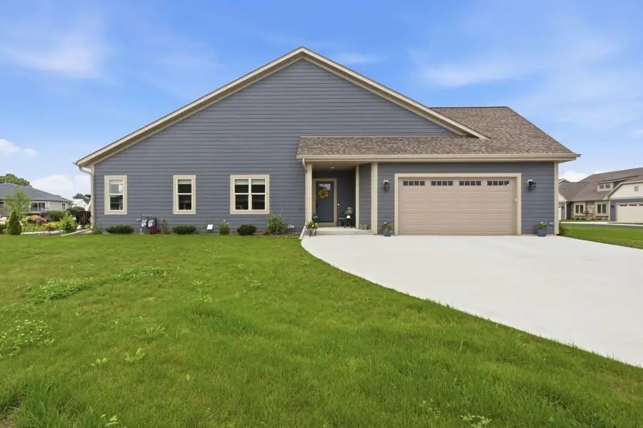 627 Lambert Ct, Slinger, WI 53086 - #3