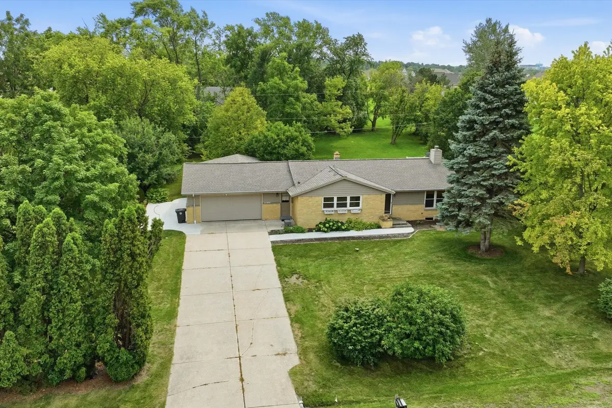N68W15651 Chateau Dr, Menomonee Falls, WI 53051 - #1