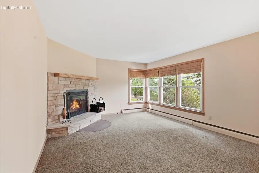 N68W15651 Chateau Dr, Menomonee Falls, WI 53051 - #2