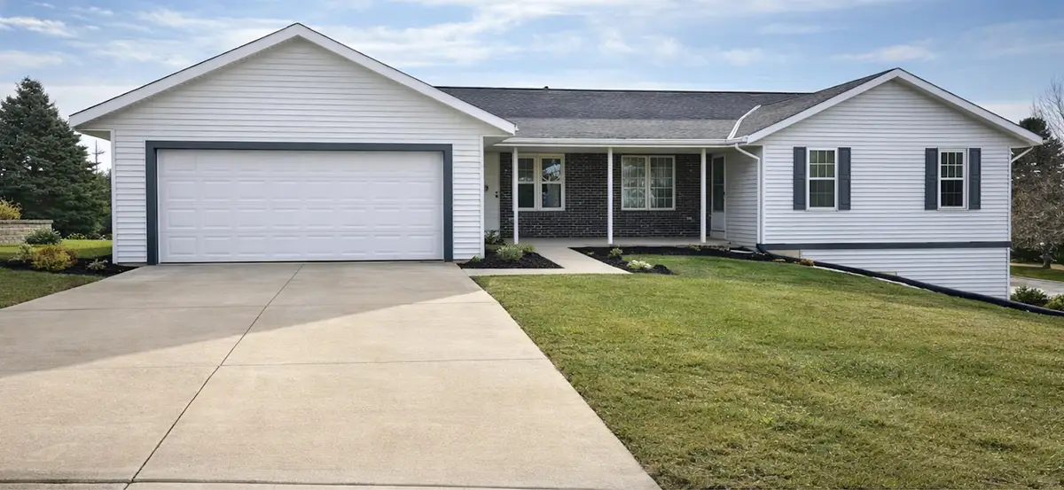 622 Lous Way, Slinger, WI 53086 - #1