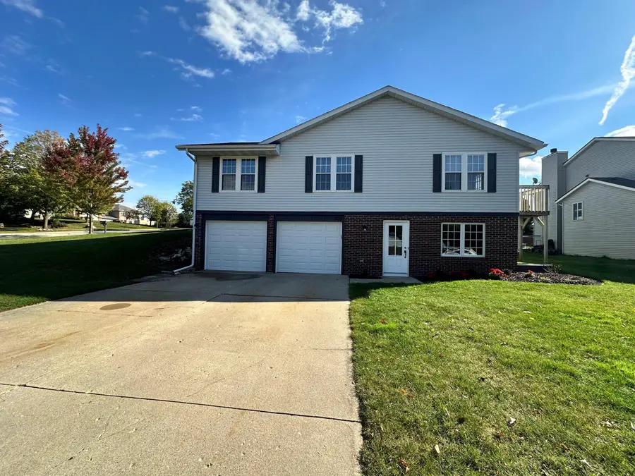 622 Lous Way, Slinger, WI 53086 - #2