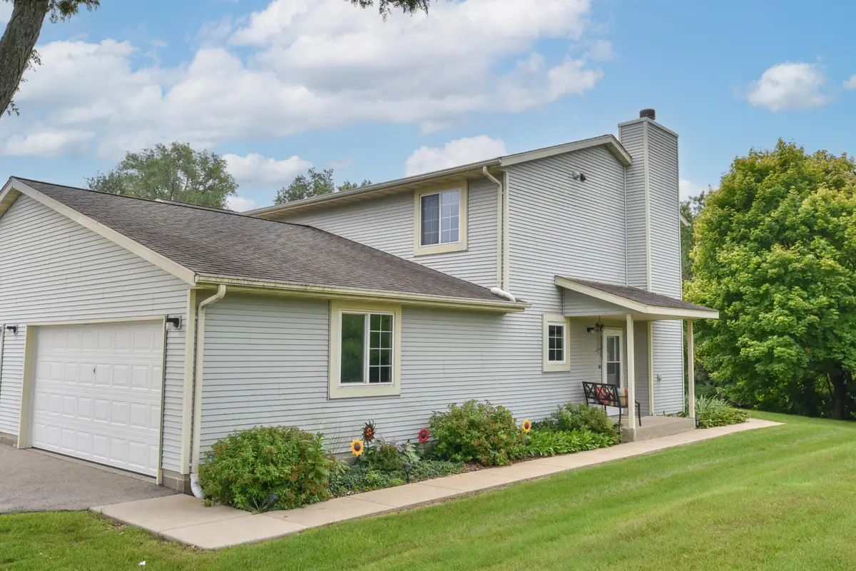 433 Slinger Rd, Slinger, WI 53086 - #1