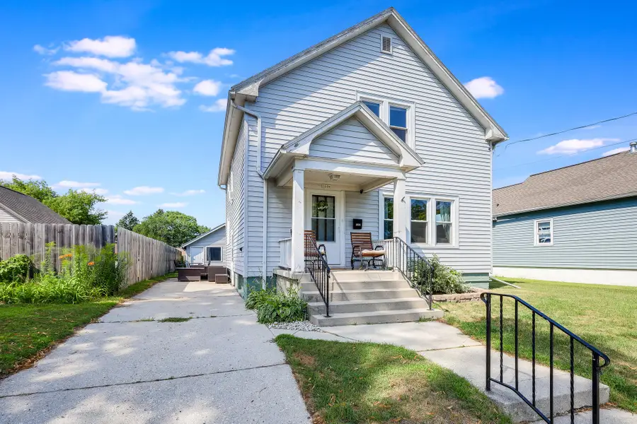 1606 Madison St, Manitowoc, WI 54220 - #2