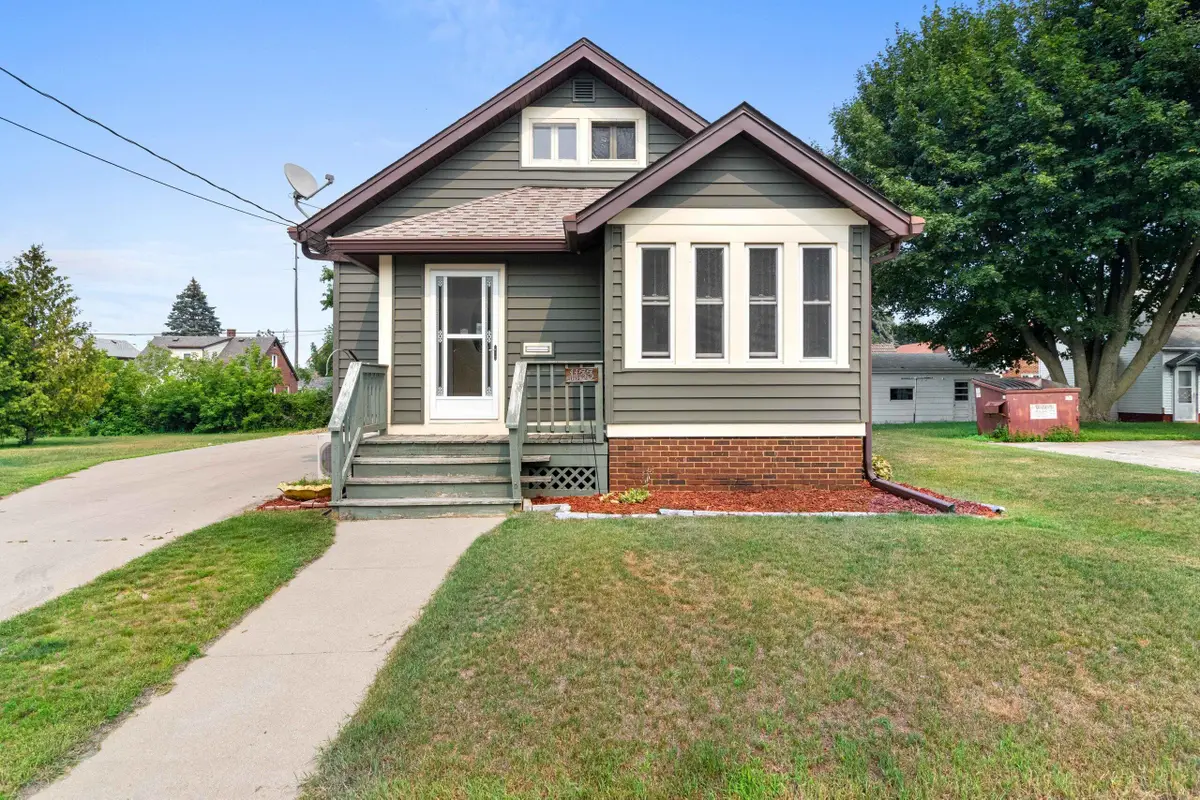 1133 S 20th St, Manitowoc, WI 54220 - #1