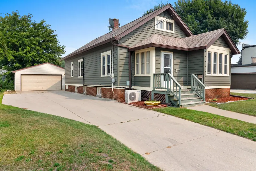 1133 S 20th St, Manitowoc, WI 54220 - #2