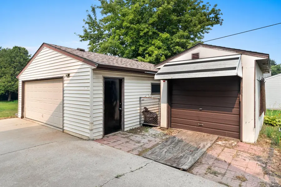 1133 S 20th St, Manitowoc, WI 54220 - #3
