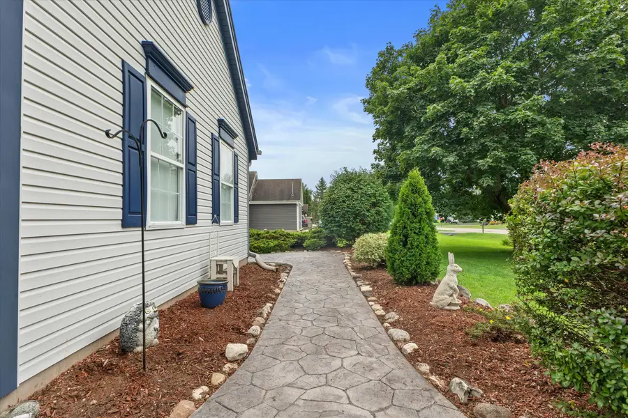 160 Cramer Ave, Dousman, WI 53118 - #2