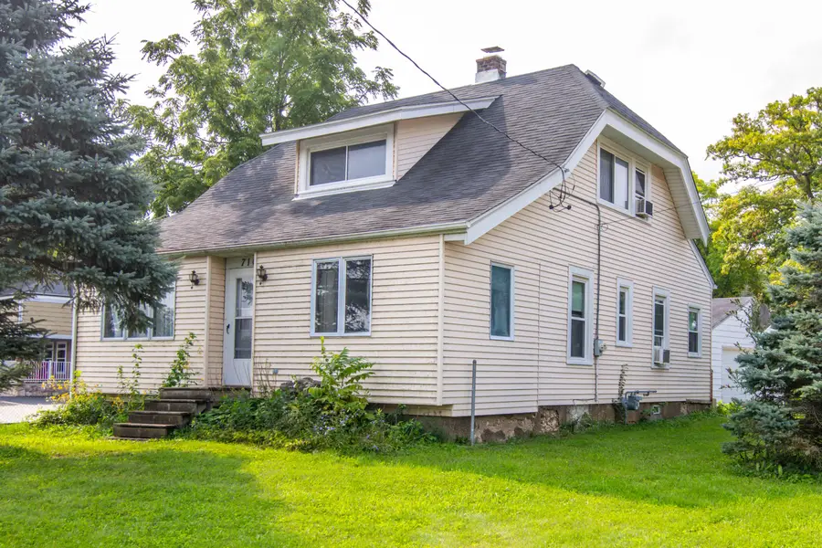 716 Glacier Rd, Pewaukee, WI 53072 - #2