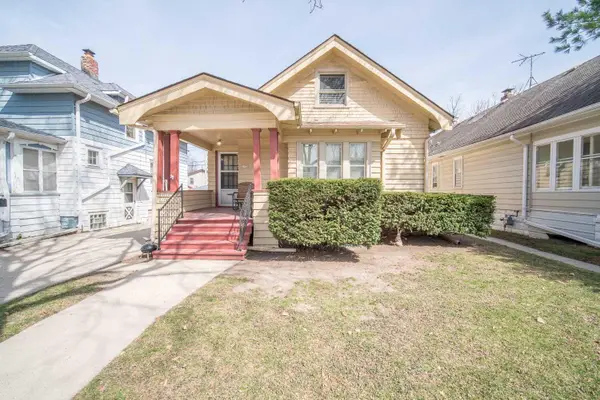 2172 S 84th St, West Allis, WI 53227
