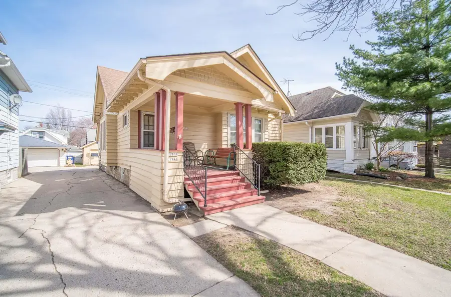 2172 S 84th St, West Allis, WI 53227 - #2