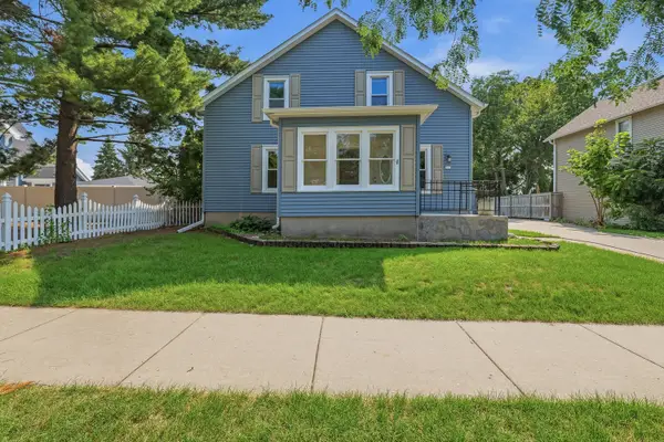 317 E Pleasant St, Oconomowoc, WI 53066