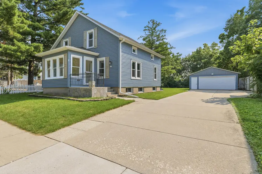 317 E Pleasant St, Oconomowoc, WI 53066 - #2