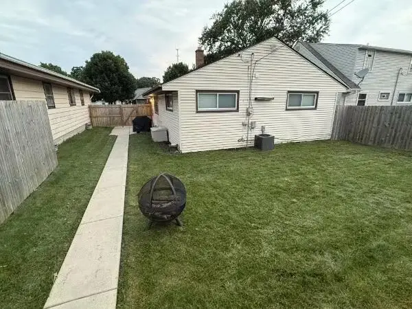 4666 S 50th St, Greenfield, WI 53220 - #3