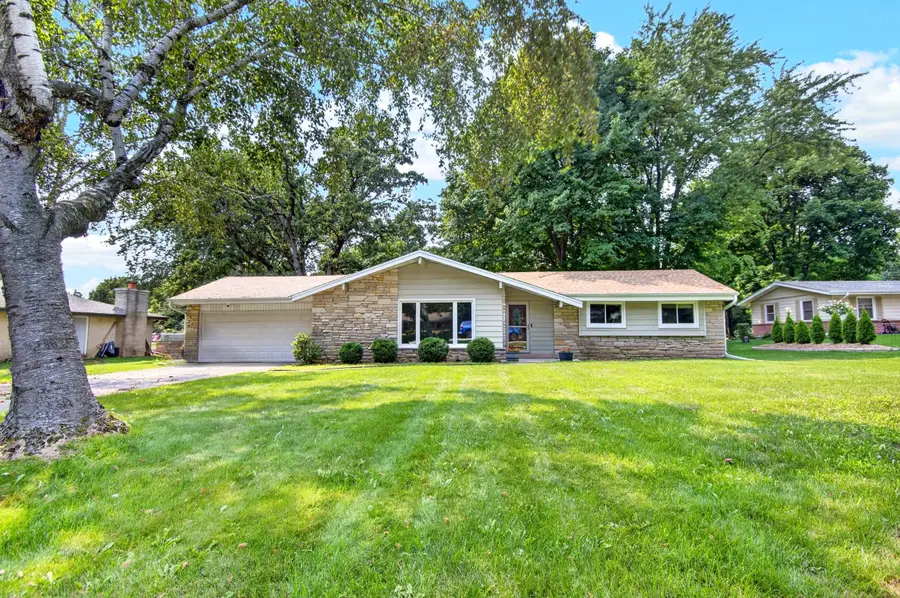 3830 Lakeview Dr, Mount Pleasant, WI 53403 - #2