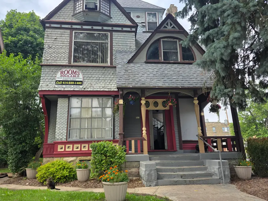 761 N 25th St, Milwaukee, WI 53233 - #3