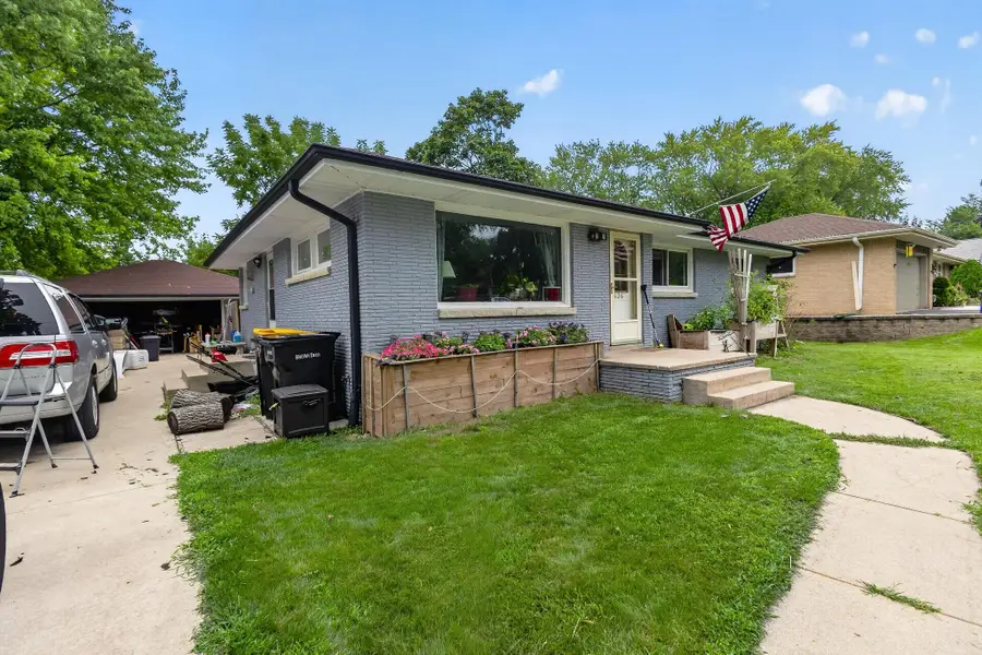 4436 W Dunwood Rd, Brown Deer, WI 53223 - #2