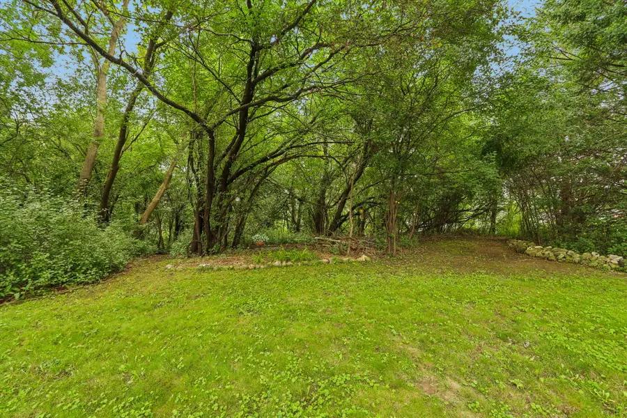 424 Hartwood Ln, Hartland, WI 53029 - #3