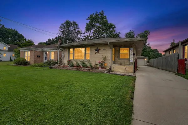 418 Blaine Ave, Racine, WI 53405