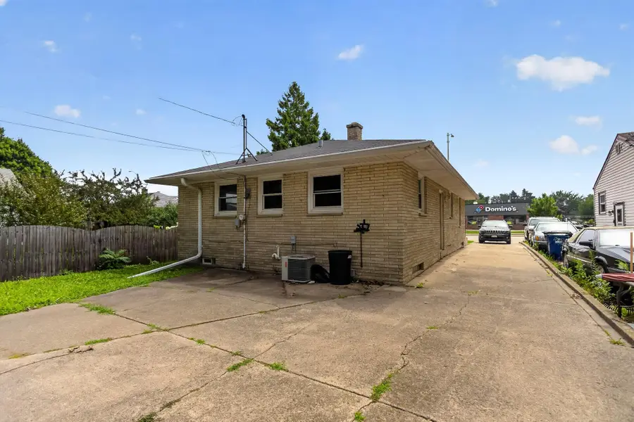 2812 Durand Ave, Racine, WI 53403 - #3