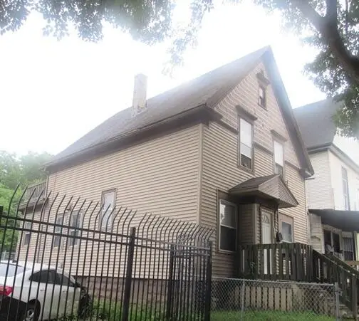 2506 W Fond Du Lac Ave, Milwaukee, WI 53206 - #2