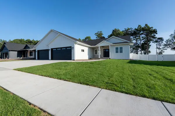 1413 Herb Ln, Holmen, WI 54669