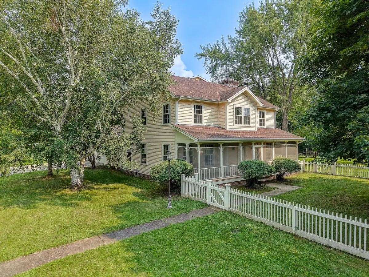 324 S Sawyer Rd, Summit, WI 53066 - #1