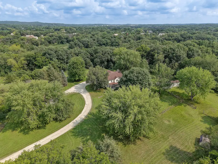 324 S Sawyer Rd, Summit, WI 53066 - #2