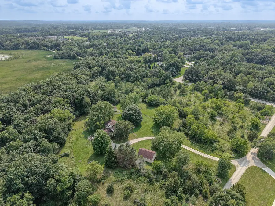 324 S Sawyer Rd, Summit, WI 53066 - #3