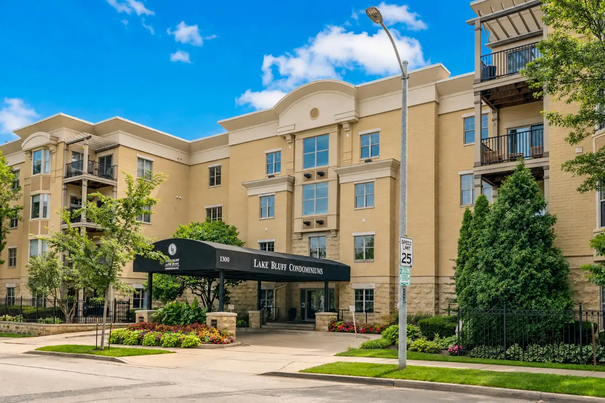 1300 N Prospect Ave, Milwaukee, WI 53202 - #1
