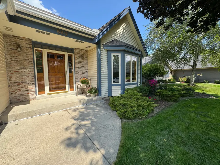 680 River Meadow Dr, Hartland, WI 53029 - #3