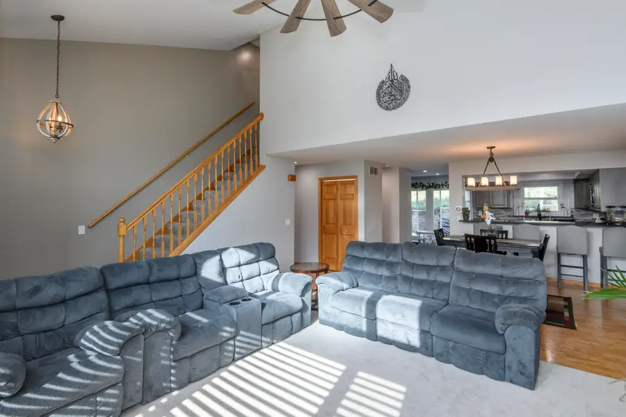 1497 Sunnyridge Rd, Pewaukee, WI 53072 - #3