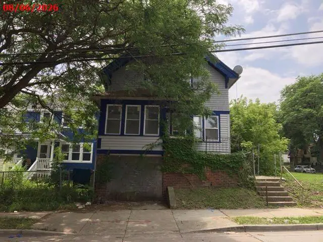 209 E Chambers St, Milwaukee, WI 53212 - #1