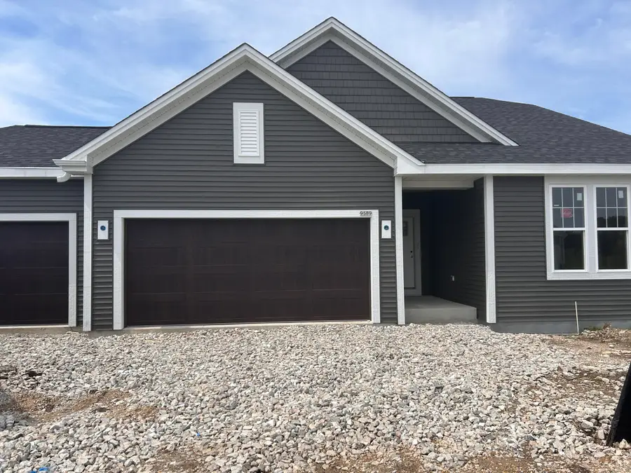 9589 S Sophia Ct, Franklin, WI 53132 - #2