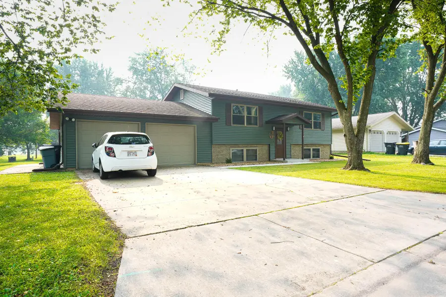 1310 Grant St, Tomah, WI 54660 - #2