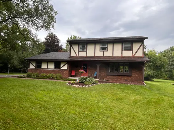 W305N5690 N Stevens Rd, Merton, WI 53029