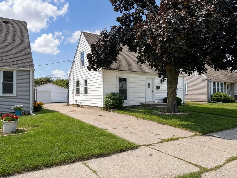 2205 Hayes Ave, Racine, WI 53405 - #2