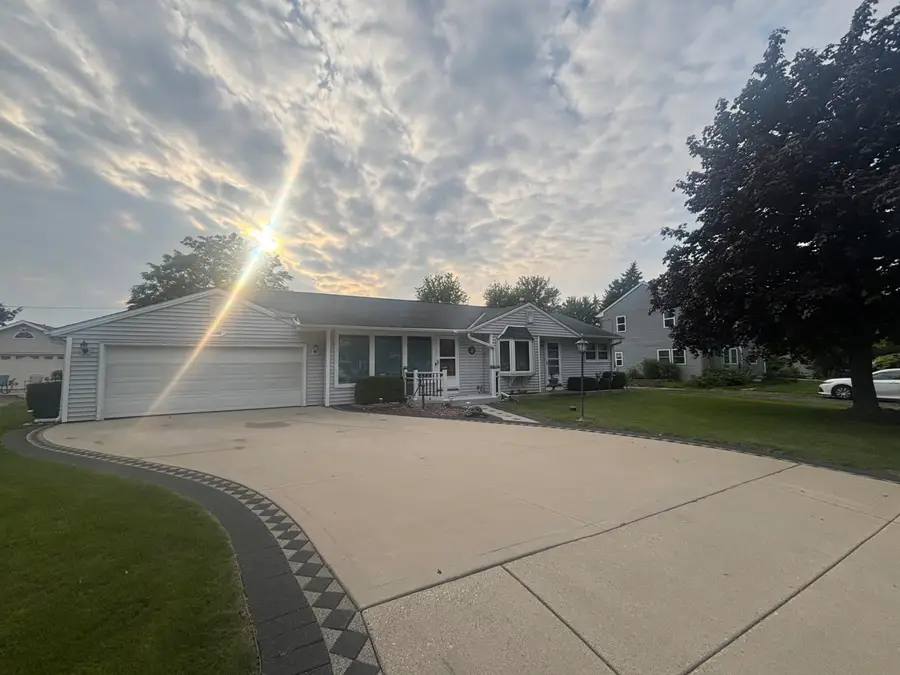 4369 S 49th St, Greenfield, WI 53220 - #2