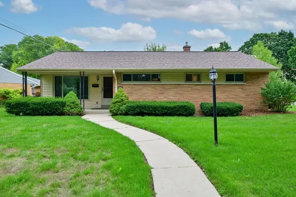 8143 W Raymond Ln, West Allis, WI 53219