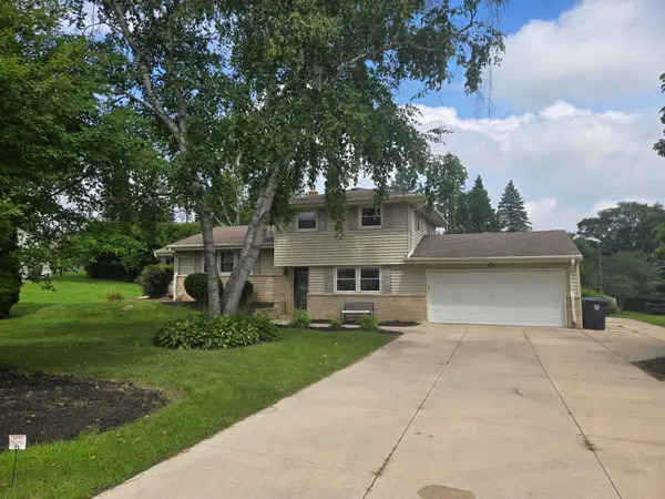 N71W13776 Nicolet Ct, Menomonee Falls, WI 53051