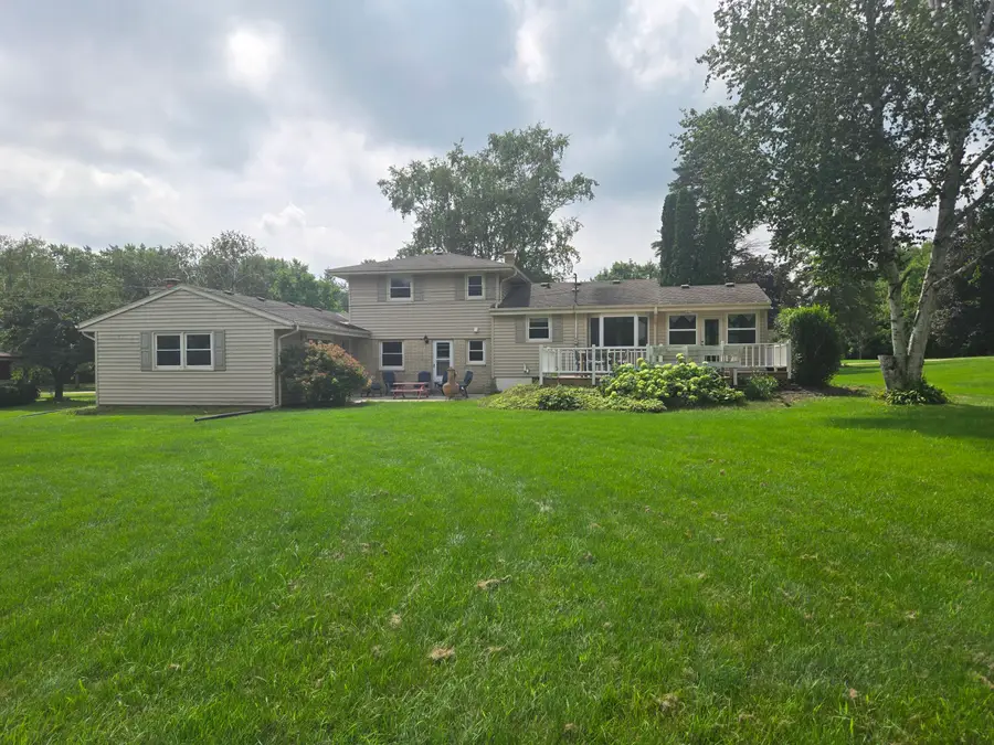 N71W13776 Nicolet Ct, Menomonee Falls, WI 53051 - #2