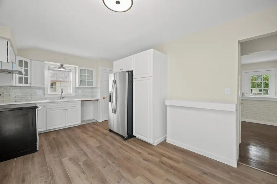 8034 W Tesch Ave, Milwaukee, WI 53220 - #3