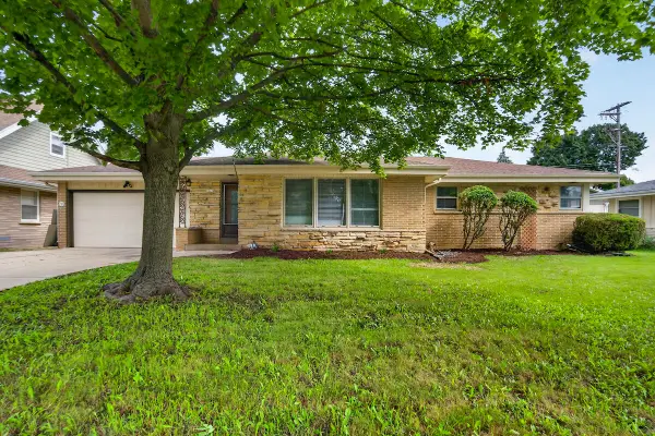 10216 W Burleigh St, Wauwatosa, WI 53222