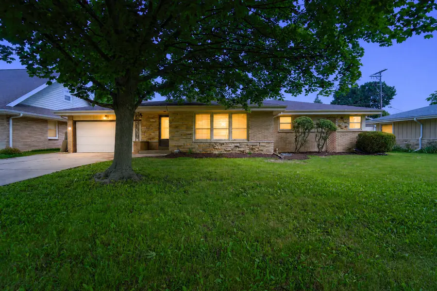10216 W Burleigh St, Wauwatosa, WI 53222 - #2