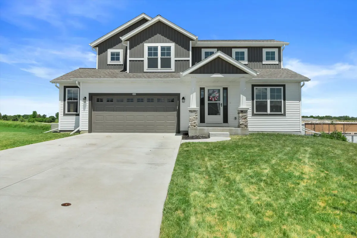 906 Ridge Ct, Watertown, WI 53094 - #1