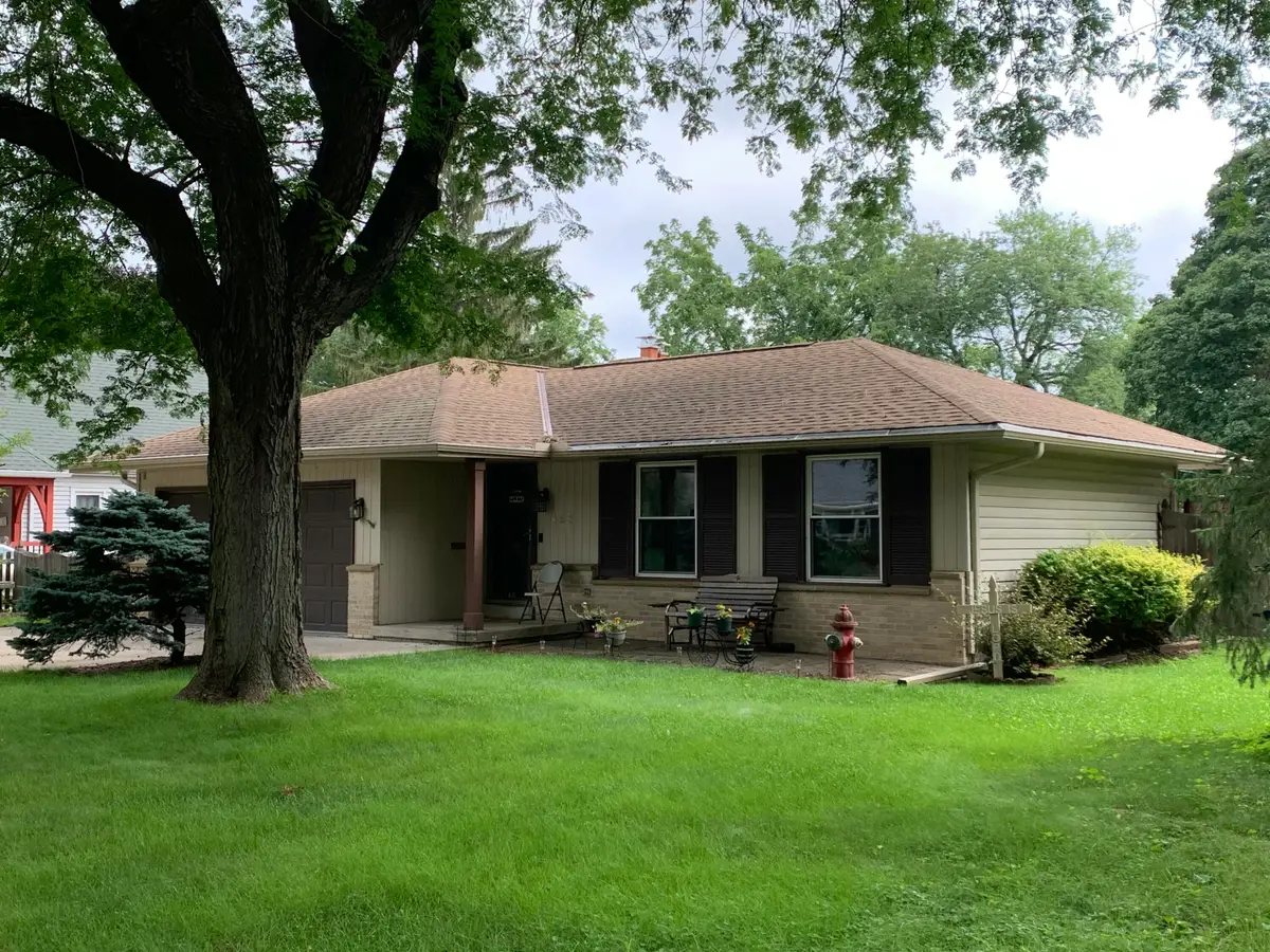 625 N Hine Ave, Waukesha, WI 53188 - #1