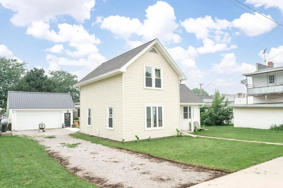 103 S Madison St, Friesland, WI 53935 - #3
