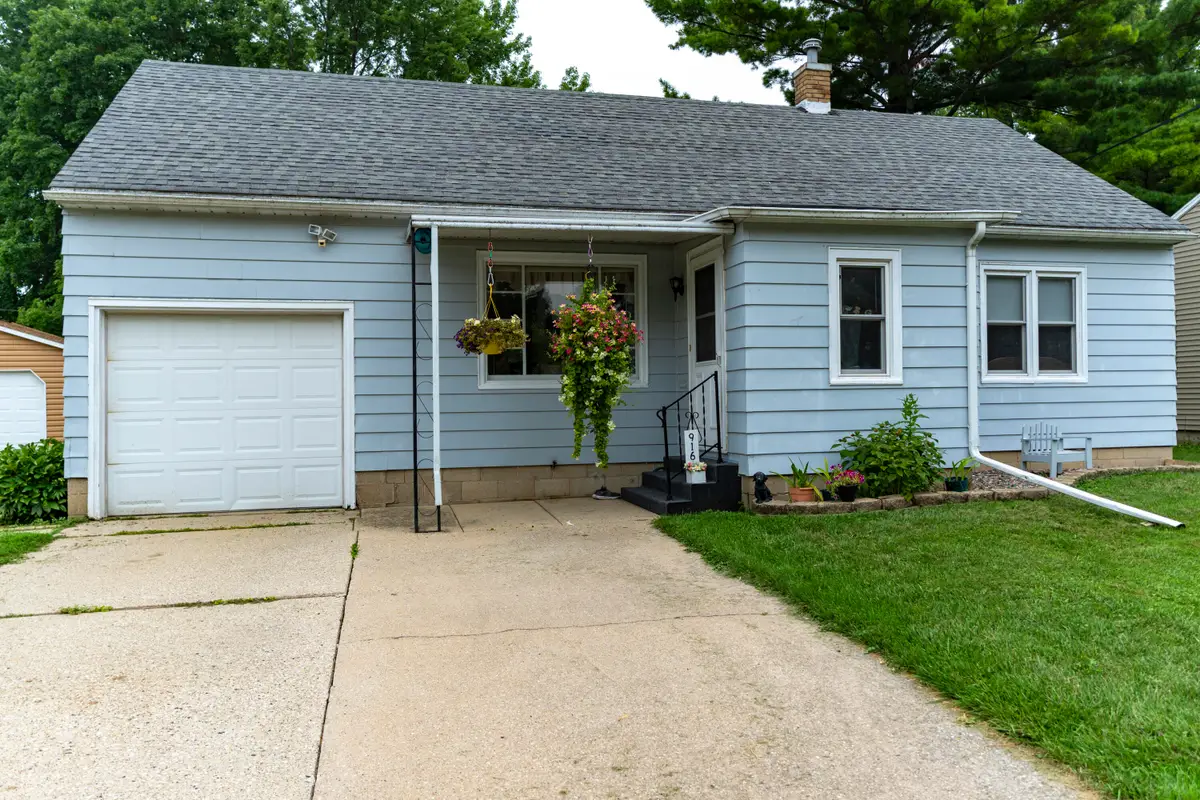916 Clark St, Watertown, WI 53094 - #1