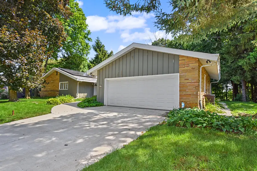 6920 N Beech Tree Dr, Glendale, WI 53209 - #3