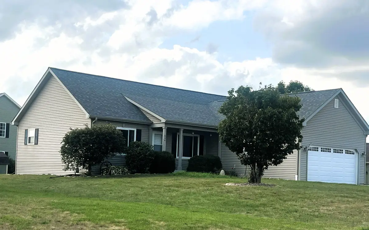 604 S Woodpine Dr, Elkhorn, WI 53121 - #1