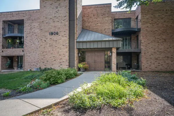 1906 E Shorewood Blvd, Shorewood, WI 53211